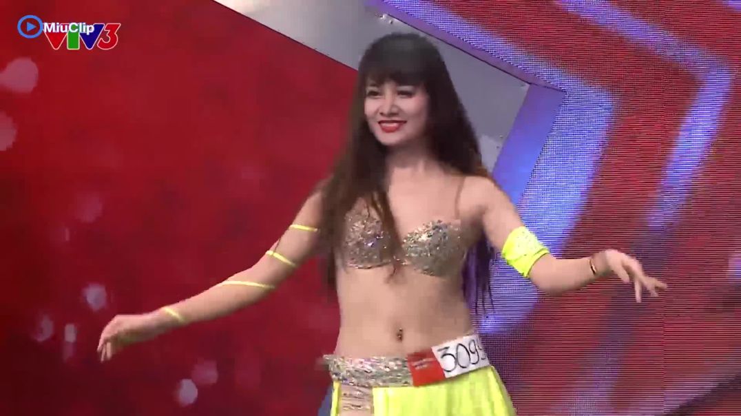 ⁣Vietnam's Got Talent 2014 - Tiết mục múa bụng khiến BGK Huy Tuấn ngã gục - Trịnh Huyền