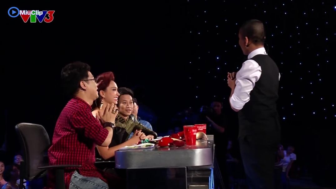⁣Vietnam's Got Talent 2014 - Giám khảo Huy Tuấn mất điện thoại như thế nào - Nguyễn Việt Duy