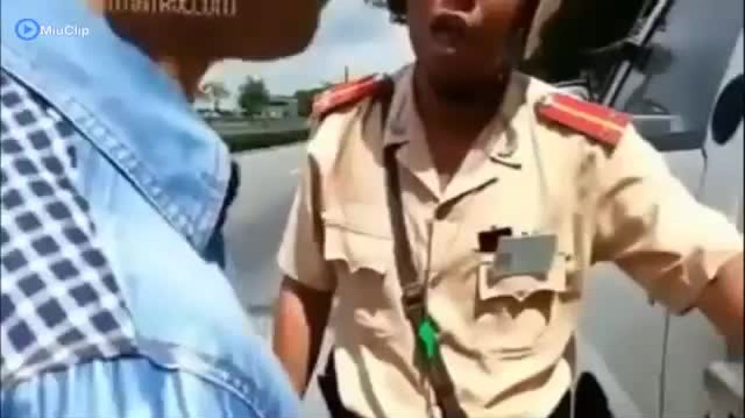 ⁣CSGT Hải Phòng gặp thanh niên cứng