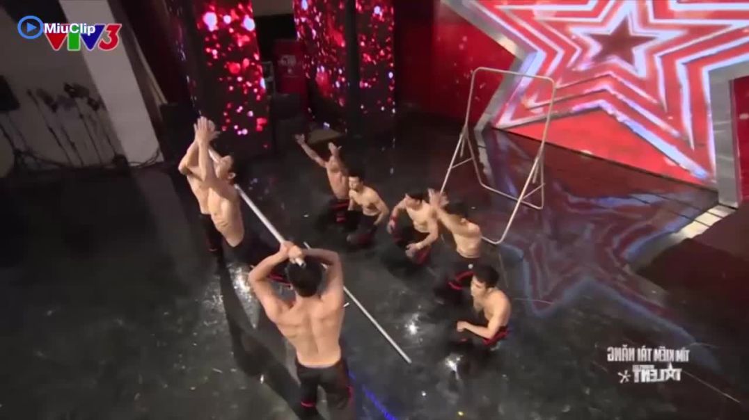 Vietnam's Got Talent 2014 - Binh đoàn 6 múi - Street workout
