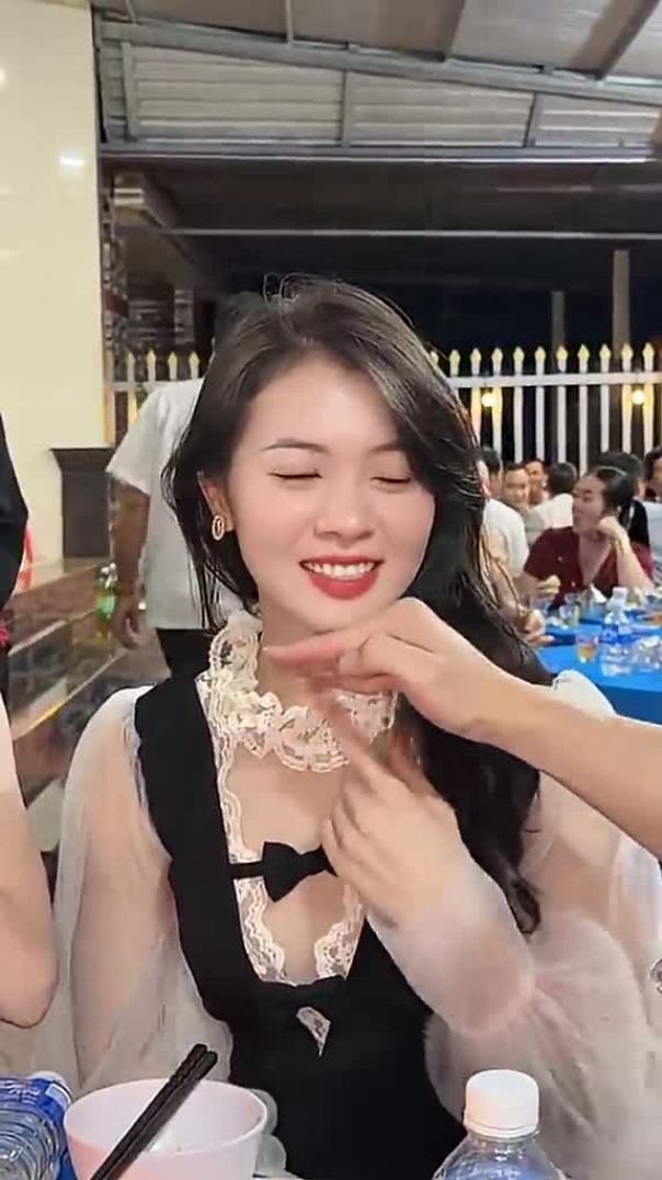 Anh nào ưng nhỏ bạn em không?