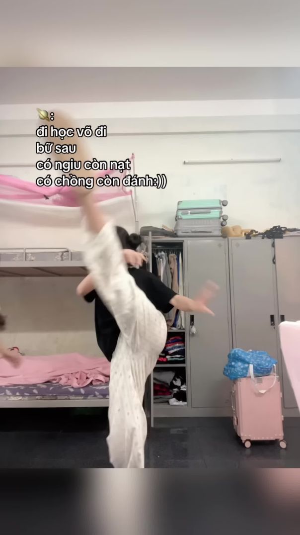 Thì ra chị em học võ là để đánh chồng