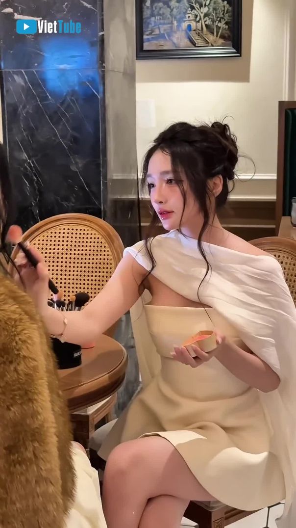 Gái xinh làm nghề makeup