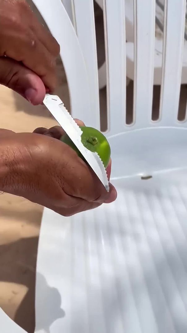 Bí quyết để cắt chanh đúng cách và vắt hết nước cốt 😮