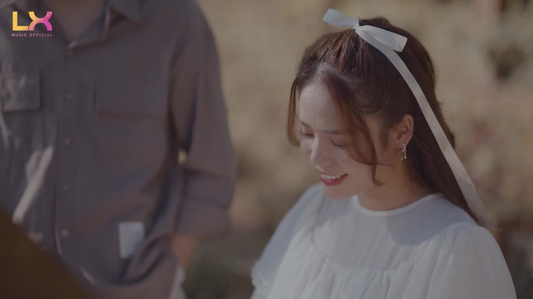 ⁣[Official MV] Là Ai Từ Bỏ, Là Ai Vô Tình - Hương Ly ft. Jombie (G5R)