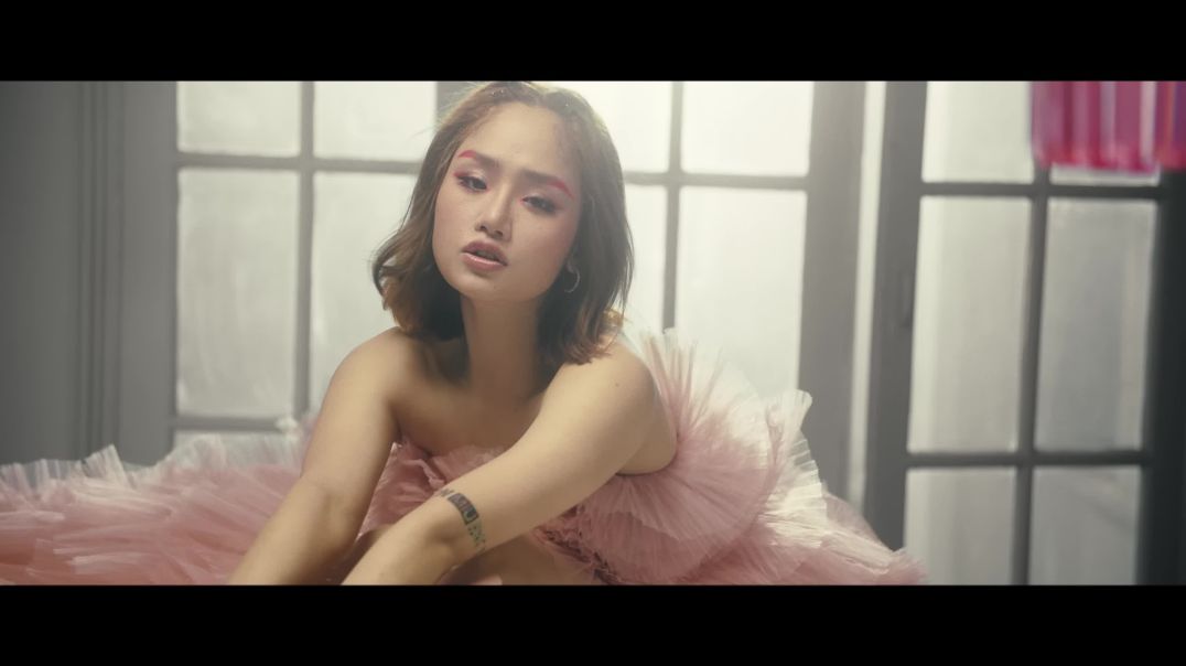 ⁣Vì Mẹ Anh Bắt Chia Tay - Miu Lê x Karik x Châu Đăng Khoa | Official Music Video