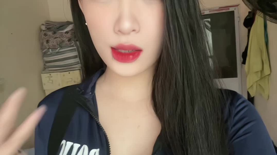 ⁣Vietnamese girl