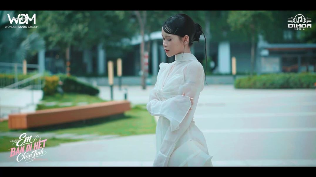 Em Bán Đi Hết Chân Tình - Min Quỳnh Anh | Official Music Video
